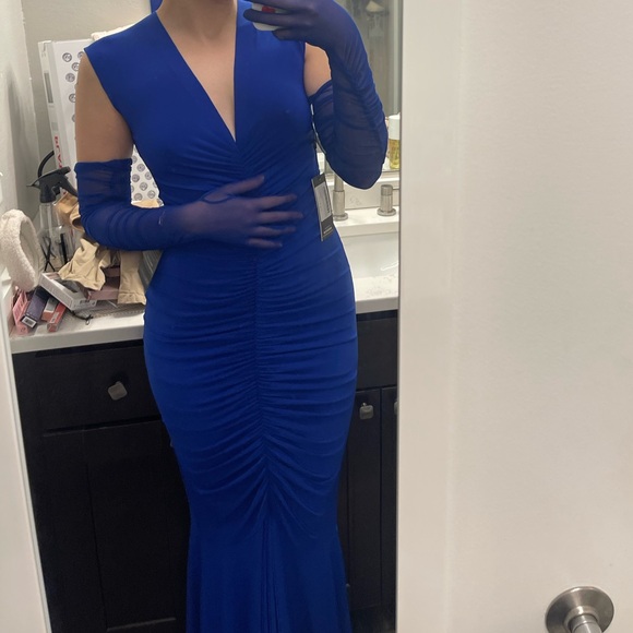 NEW WITHOUT TAG. ITS AN XS BUT STRETCHY CAN FIT UP TO A SIZE 6 - Picture 4 of 4